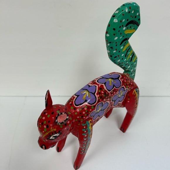 Bright,Beautiful, Squirrel /solid hand carved tropical hardwood (9.5"W X 12"H) - Picture 3 of 8